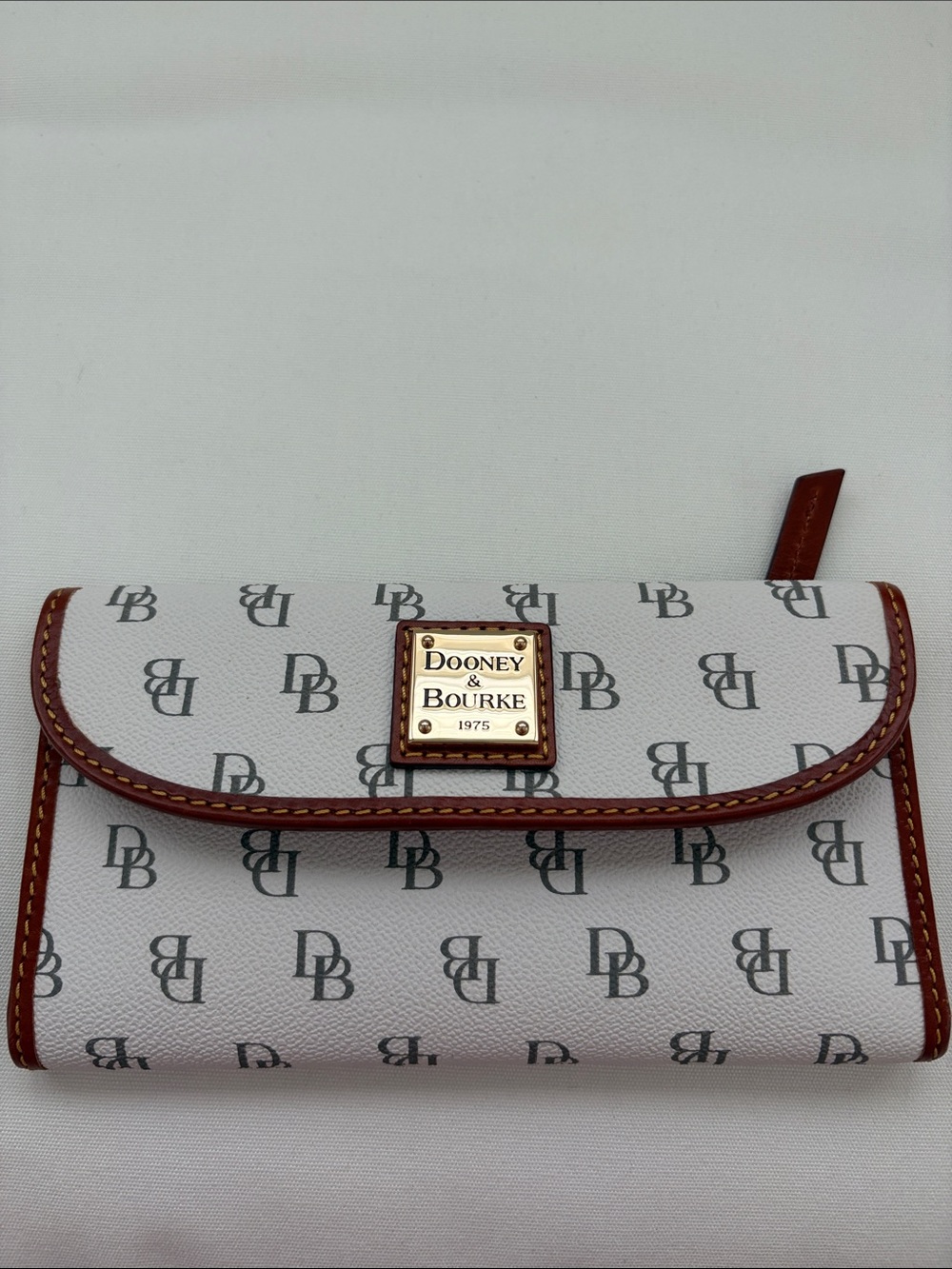 Dooney & Bourke White Signature Trifold Continental Wallet NWOT